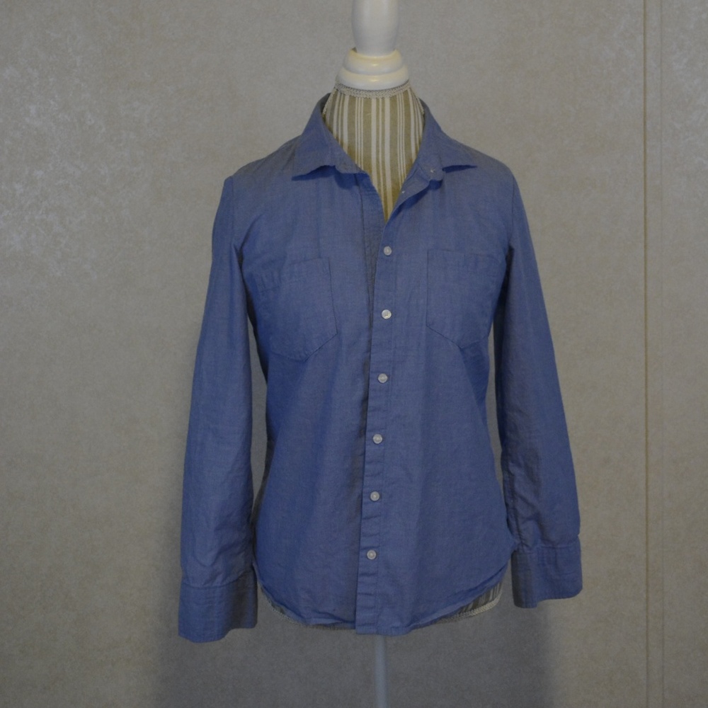 END OF YEAR SALE  Faded Glory Button Down Size: (S) 4/6